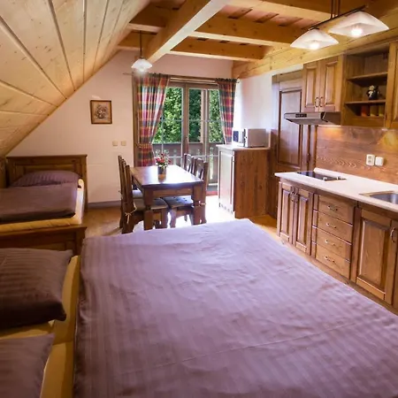 ゲストハウス Zrub Raj